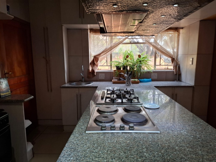 6 Bedroom Property for Sale in Uitsig Free State